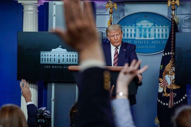 Tổng thống Mỹ Donald Trump trả lời các câu hỏi từ các phóng viên trong cuộc họp báo tại Nhà Trắng ở Washington DC vào Chủ nhật.