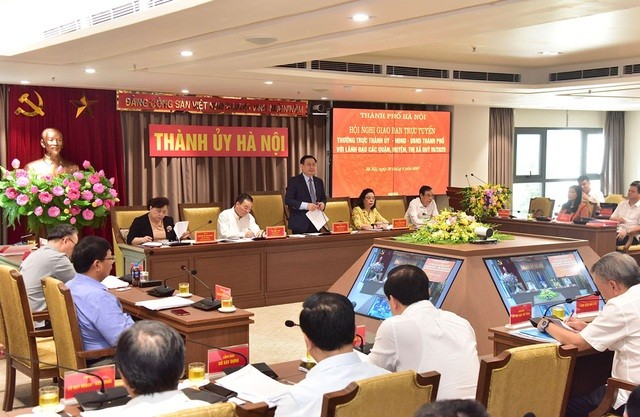 Bí thư Thành ủy Hà Nội Vương Đình Huệ phát biểu chỉ đạo tại hội nghị.