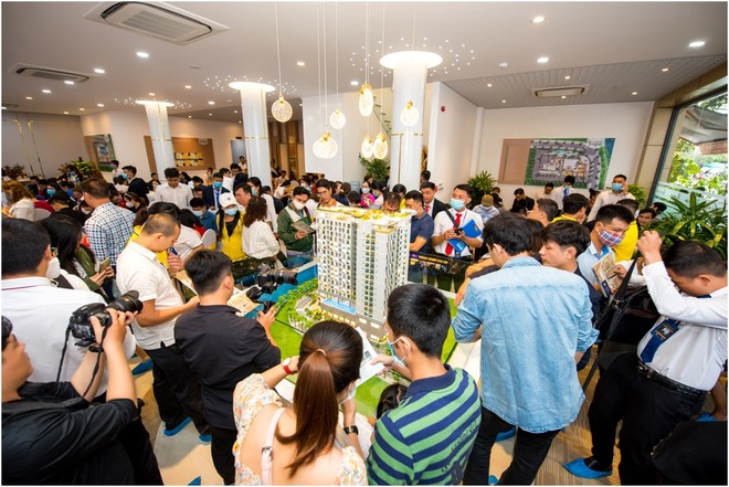Hơn 600 khách hàng đã đến tham quan nhà mẫu trong ngày khai trương 19/09 vừa qua.