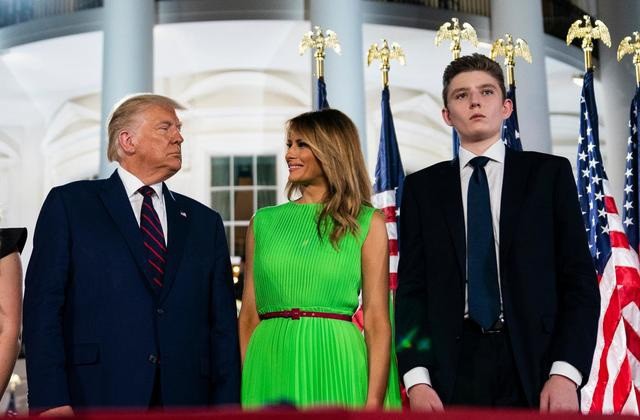 Tổng thống Mỹ Donald Trump, Đệ nhất phu nhân Melania và con trai Barron (Ảnh: Reuters).
