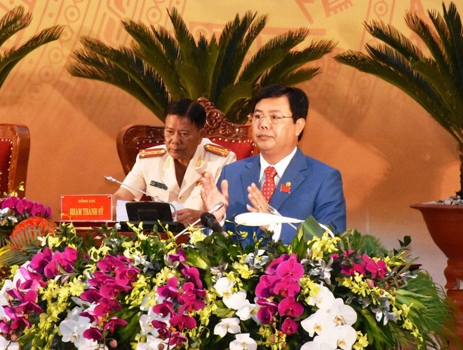 Đồng chí Nguyễn Tiến Hải phát biểu tại Đại hội. Ảnh: Báo Cà Mau.