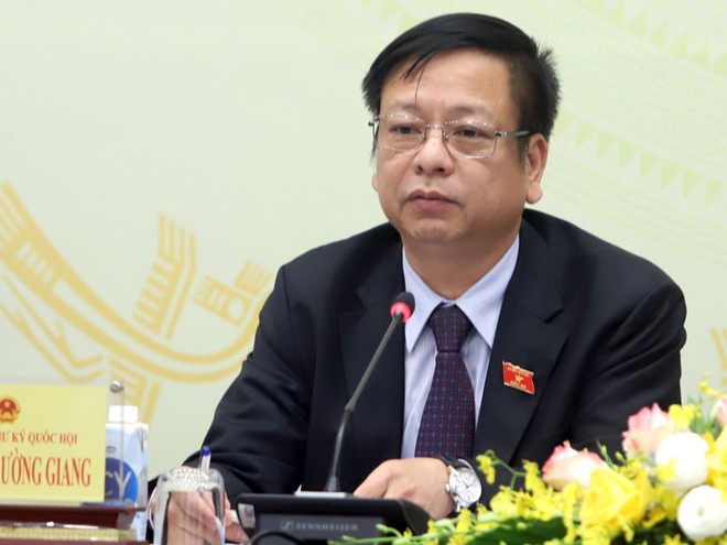 Phó chủ nhiệm Ủy ban Pháp luật Nguyễn Trường Giang tại buổi họp báo..