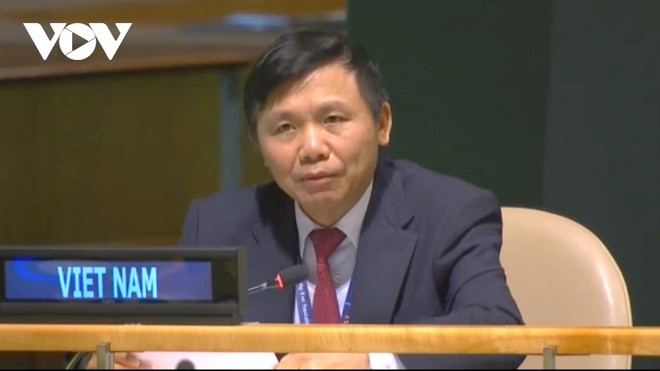 Đại sứ Đặng Đình Quý phát biểu tại phiên họp.