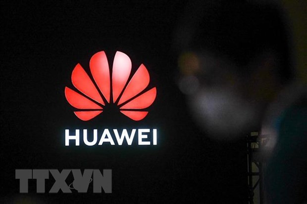 Biểu tượng Huawei tại một hội nghị thường niên ở Thượng Hải, Trung Quốc ngày 23/9. (Ảnh: AFP/TTXVN).