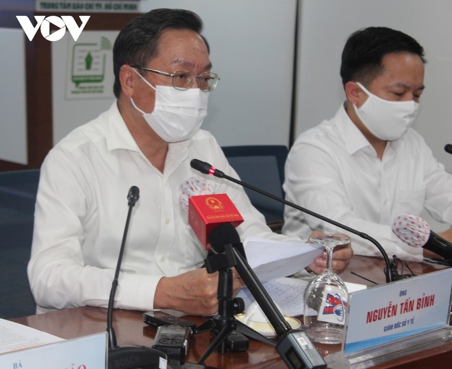 Ông Nguyễn Tấn Bỉnh, Giám đốc Sở Y tế TPHCM nói trách nhiệm quản lý thuộc về Vietnam Airlines.