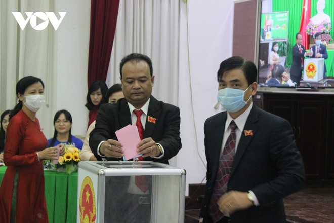 Các đại biểu bầu Phó Chủ tịch HĐND và UBND thành phố Cần Thơ.