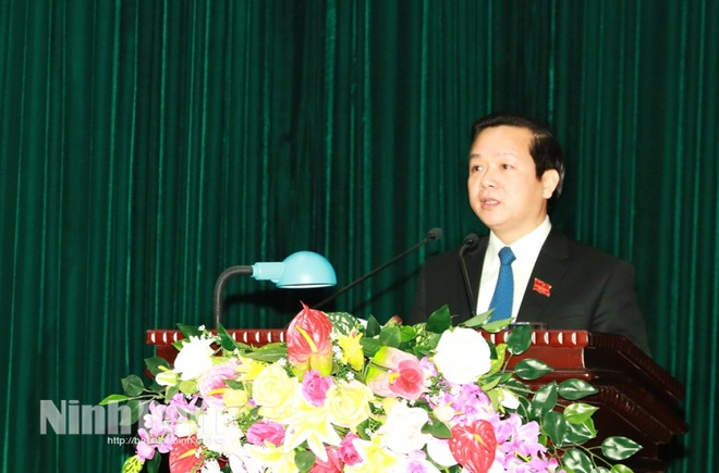 Ông Phạm Quang Ngọc, Phó Bí thư Tỉnh ủy, Chủ tịch UBND tỉnh phát biểu tại kỳ họp. (Ảnh: Báo Ninh Bình).