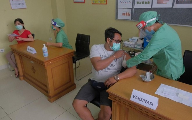 Indonesia thử nghiệm vaccine Covid-19 tại Bandung. (Ảnh: Antara).