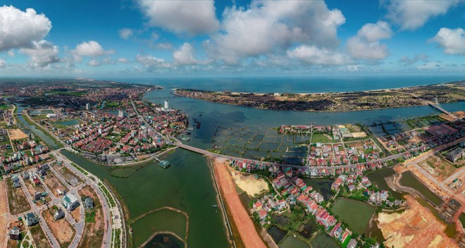 Hội nghị xúc tiến đầu tư tỉnh Quảng Bình năm 2021 nhằm thu hút các nhà đầu tư trong và ngoài nước đến với Quảng Bình.