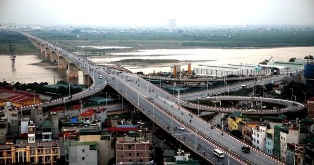 Cầu Vĩnh Tuy được đưa vào khai thác sử dụng từ năm 2010 góp phần giảm áp lực lên cầu Chương Dương. (Ảnh: Huy Hùng/TTXVN).