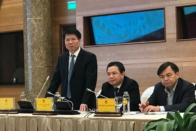 Thứ trưởng Bộ Y tế Trương Quốc Cường tại cuộc họp báo Chính phủ sáng 4/1/2021.