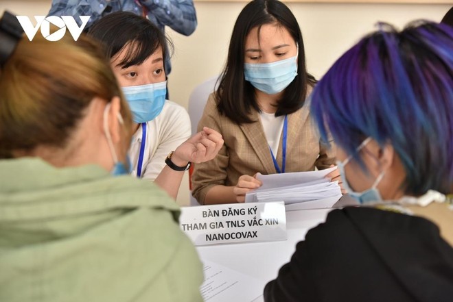 Tình nguyện viên đăng ký tham gia thử nghiệm lâm sàng vaccine COVID-19 Việt Nam.