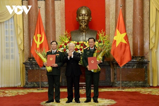 Thăng quân hàm từ Trung tướng lên Thượng tướng cho Thứ trưởng Bộ Quốc phòng Nguyễn Tân Cương và Thứ trưởng Võ Minh Lương.​​