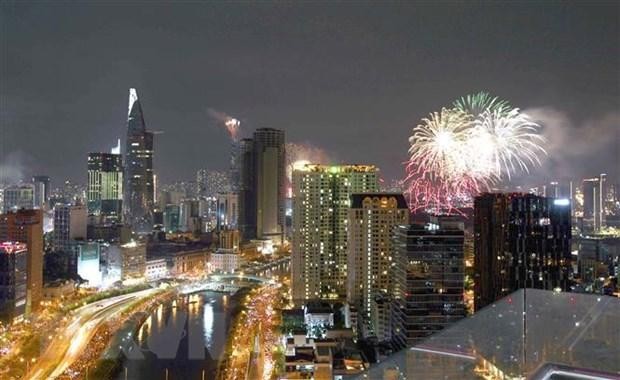 Thành phố Hồ Chí Minh bắn pháo hoa dịp Tết dương lịch 2021. (Ảnh: Thanh Vũ/TTXVN).