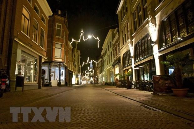 Cảnh vắng vẻ trên đường phố tại Haarlem, Hà Lan, ngày 23/1/2021, trong bối cảnh các biện pháp hạn chế do dịch COVID-19 được áp đặt. (Ảnh: THX/TTXVN).