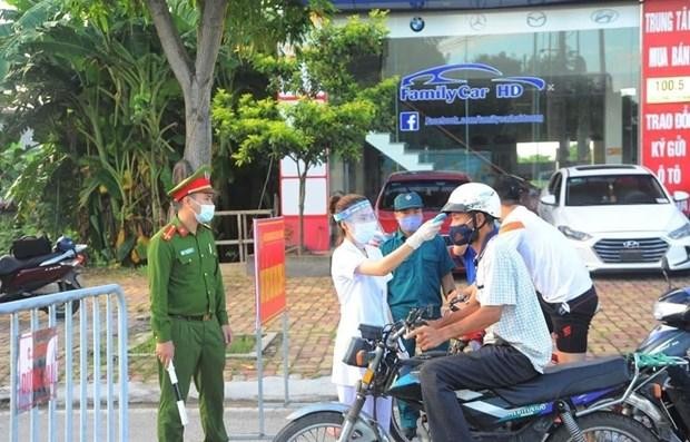 Một chốt kiểm soát người ra vào thành phố Hải Dương tại chốt kiểm tra trên đường Trường Chinh. (Ảnh: Mạnh Minh/TTXVN).