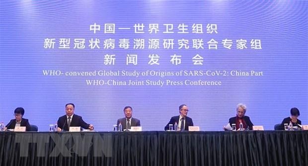 Các chuyên gia của WHO và Trung Quốc đang điều tra nguồn gốc của virus SARS-CoV-2 tại cuộc họp báo chung ở Vũ Hán, tỉnh Hồ Bắc, Trung Quốc, ngày 9/2/2021. (Ảnh: THX/TTXVN).
