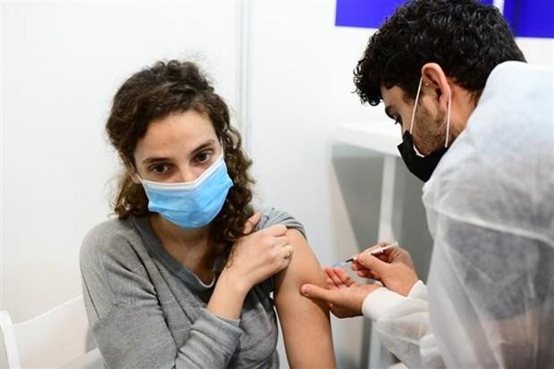 Tiêm vắcxin ngừa COVID-19 cho người dân tại Tel Aviv, Israel ngày 4/2/2021. (Ảnh: THX/TTXVN).
