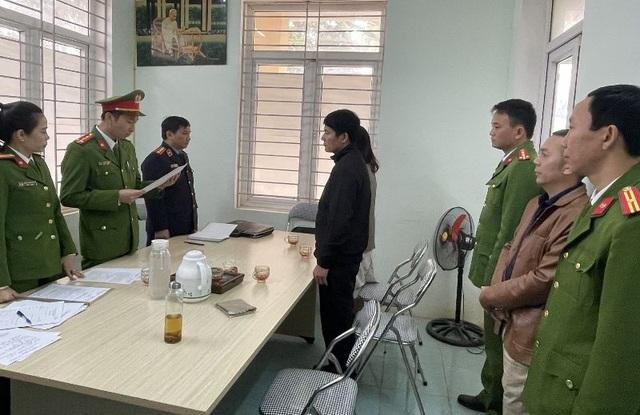 Cơ quan CSĐT Công an tỉnh Thanh Hóa thi hành lệnh khám xét nơi làm việc của Bùi Xuân Quang.