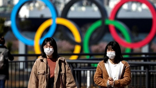 Làn sóng Covid-19 mới đẩy Nhật Bản vào “thế khó” trước thềm Olympic. Ảnh: Reuters.