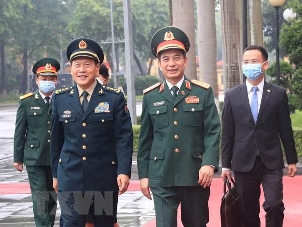 Thượng tướng Phan Văn Giang, Bộ trưởng Bộ Quốc phòng Việt Nam và Thượng tướng Ngụy Phượng Hòa, Bộ trưởng Bộ Quốc phòng Trung Quốc. (Ảnh: Trọng Đức/TTXVN).