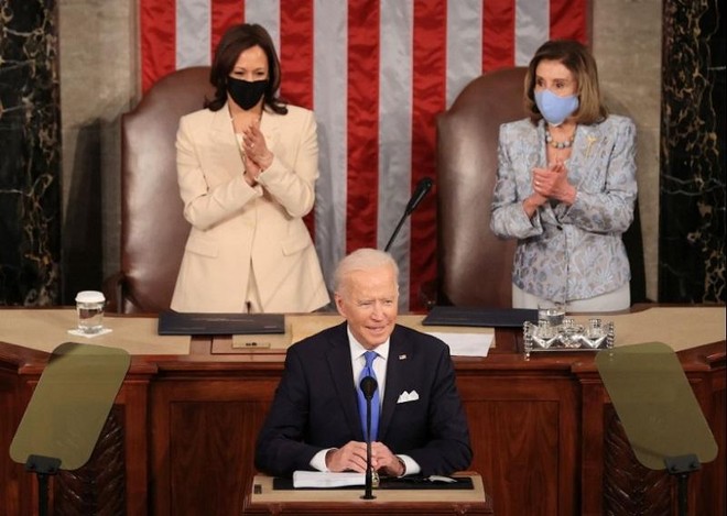Tổng thống Mỹ Joe Biden hôm 28/4 có bài phát biểu đầu tiên trước Quốc hội kể từ khi nhậm chức hồi tháng 1/2021. Ảnh: Reuters.