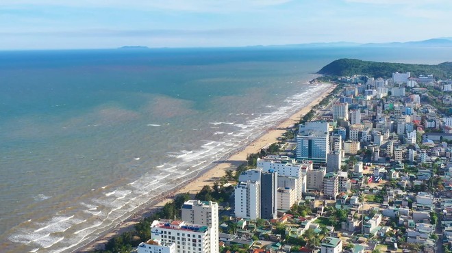 Thành phố biển Sầm Sơn hàng năm thu hút hàng triệu lượt khách du lịch.