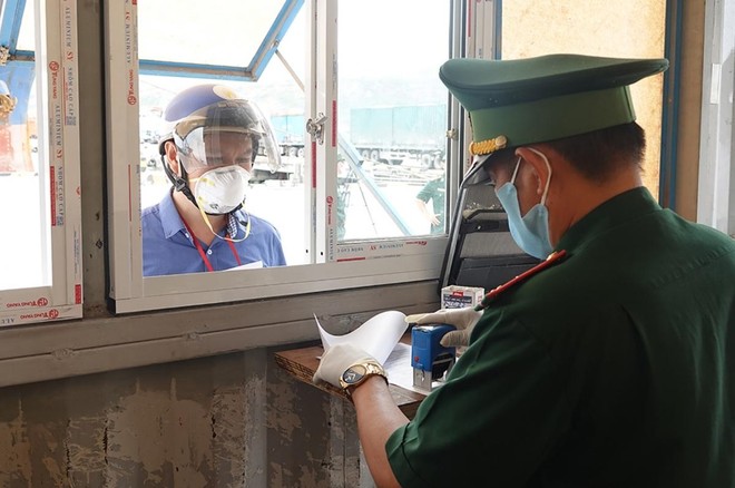 Chốt kiểm tra y tế tại Cảng cá Quy Nhơn, Bình Định.
