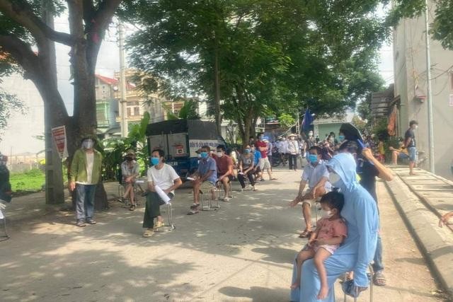 Bắc Giang: Công nhân tại khu vực điểm nóng Covid-19 phải cách ly 21 ngày khi về nhà