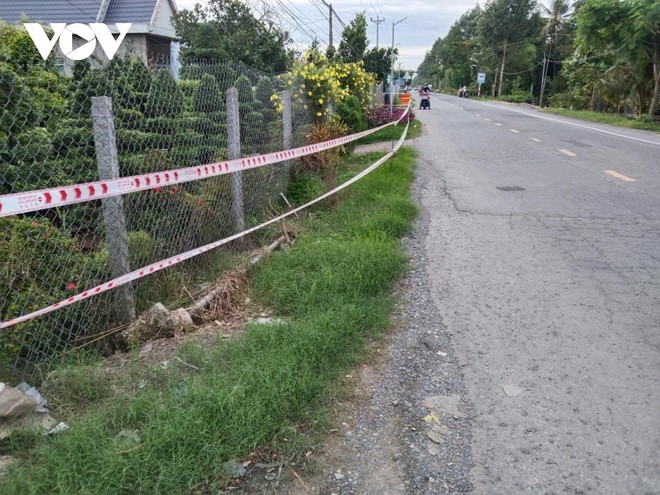 Một khu dân cư ở xã Long Khánh, thị xã Cai Lậy bị phong tỏa do có ca nghi nhiễm Covid-19.