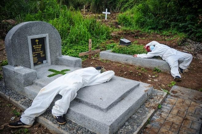 Ca Covid-19 Indonesia liên tục phá kỷ lục, nghĩa trang trên đà "vỡ trận"