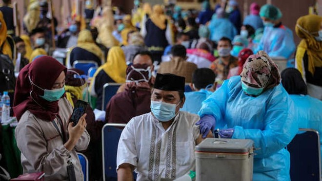 Hơn 15 triệu người Indonesia đã hoàn thành 2 mũi tiêm vaccine Covid-19. Nguồn: Berita Satu.