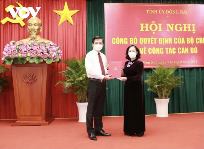 Ông Nguyễn Hồng Lĩnh nhận quyết định điều động làm Bí thư Tỉnh ủy Đồng Nai.
