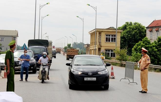 Chốt kiểm soát cầu Trung Hà (xã Dân Quyền, huyện Tam Nông, Phú Thọ) - cửa ngõ ra vào thành phố Hà Nội. Ảnh: Cổng TTĐT Phú Thọ.