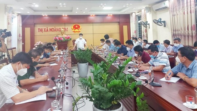 Phó Chủ tịch UBND tỉnh Nghệ An làm việc với thị xã Hoàng Mai trong đêm.
