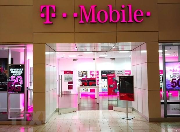 Biểu tượng của Hãng T-Mobile tại một cửa hàng ở Washington DC., Mỹ ngày 11/6/2019. (Ảnh: Getty Images/TTXVN).