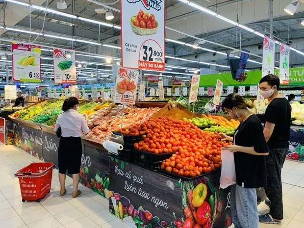 Hàng hóa dự trữ tại siêu thị tăng gấp 2-3 lần trong những ngày giãn cách xã hội. (Ảnh: PV/Vietnam+).