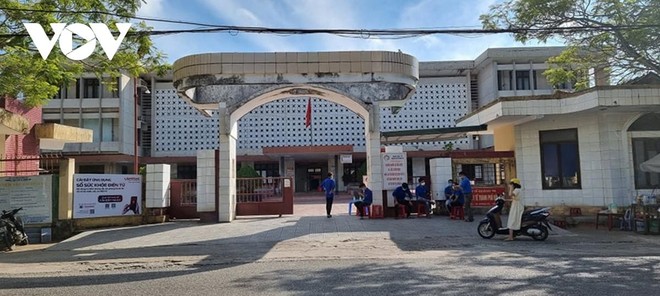 Trung tâm Y tế thành phố Đông Hà tạm dừng hoạt động sau khi phát hiện một nhân viên y tế dương tính SARS-CoV-2.