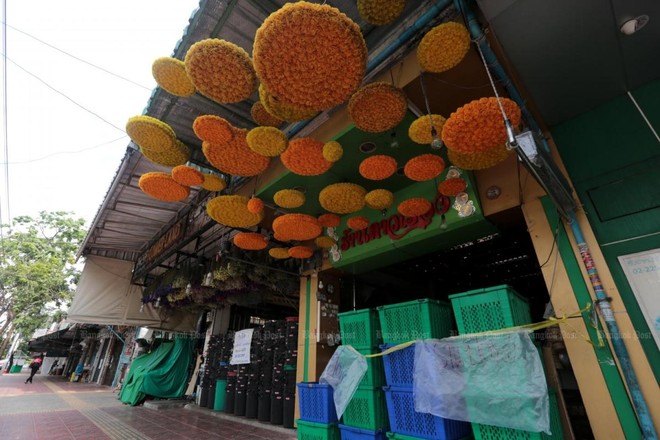 Một chợ hoa ở Bangkok phải đóng cửa để hạn chế sự lây lan của đại dịch (Ảnh: Bangkok Post).