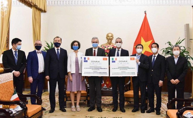 Việt Nam nhận 1,5 triệu liều vaccine Covid-19 do Pháp và Italy trao tặng