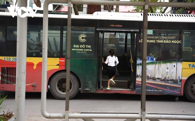 Hiệp hội vận tải hành khách công cộng Hà Nội vừa kiến nghị TP Hà Nội, Bộ GTVT cho phép xe buýt trên địa bàn hoạt động trở lại từ 1/10.