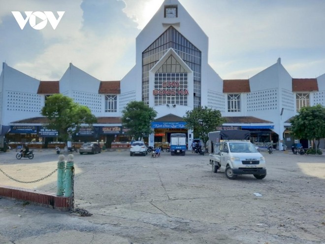 Chợ Đông Hà, chợ lớn nhất tỉnh Quảng Trị được phép hoạt động sau gần 20 ngày tạm dừng để chống dịch.