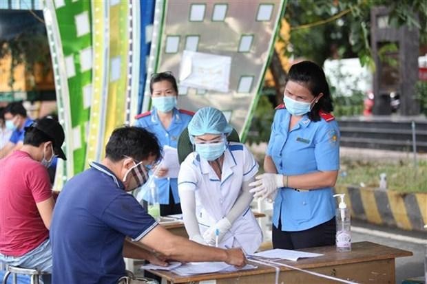 Khai báo y tế tại tỉnh Tây Ninh. (Ảnh: Thanh Tân/TTXVN).