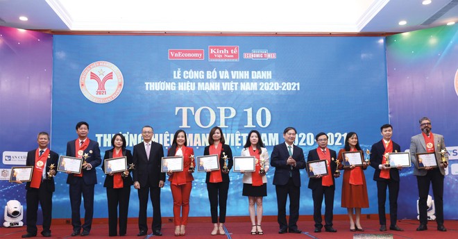 Top 10 Thương hiệu mạnh Việt Nam năm 2020 - 2021 có tên các thương hiệu: Viettel, Vietcombank, VietinBank, Techcombank, VinGroup, Masan, Vinamilk, VNPT, SunGroup và Masterise Homes.
