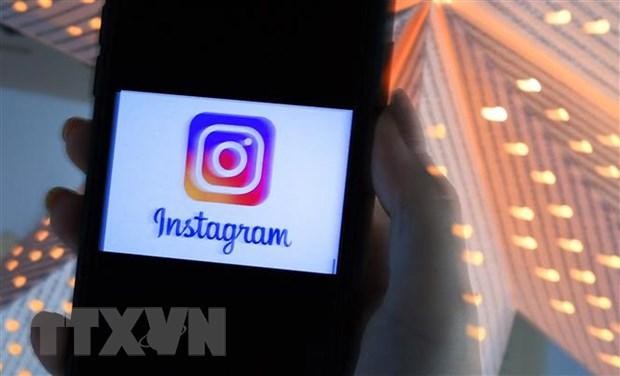Biểu tượng ứng dụng Instagram trên màn hình điện thoại tại Arlington, Virginia, Mỹ. (Ảnh: AFP/TTXVN).