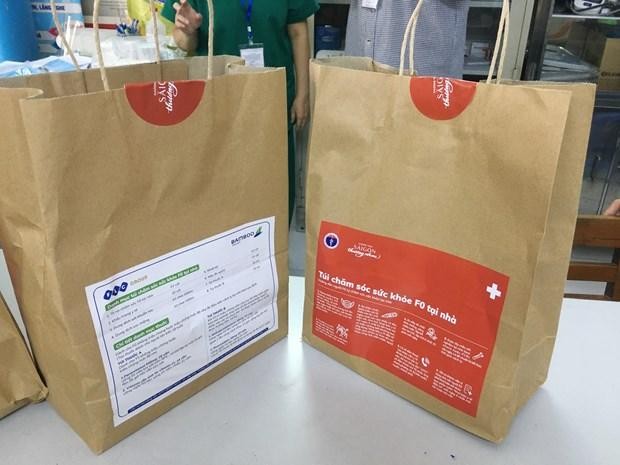 Một túi thuốc cấp cho F0 điều trị tại nhà ở Thành phố Hồ Chí Minh. (Ảnh minh họa: TTXVN).