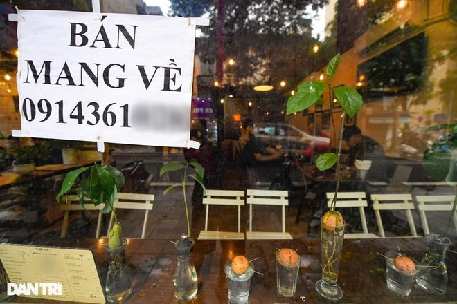 Quận Hoàn Kiếm đã yêu cầu các cơ sở kinh doanh dịch vụ ăn uống trên địa bàn 5 phường dừng bán hàng tại chỗ kể từ 12h ngày 19/12 (Ảnh minh họa).
