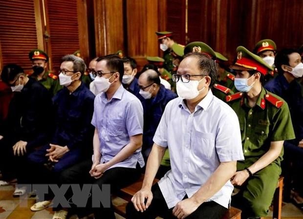 Các bị cáo tại phiên tòa ngày 4/1/2022. (Ảnh: Thành Chung/TTXVN).