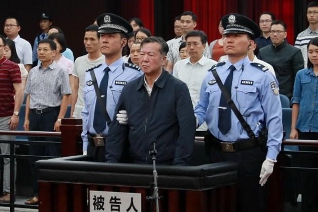 Một quan chức Trung Quốc bị xét xử do tội tham nhũng. (Ảnh: THX).