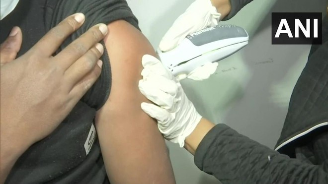 Chính quyền thành phố Patna, bang Bihar, miền Bắc Ấn Độ đã tiêm vaccine ngừa Covid-19 ZyCov-D cho người dân (Nguồn: ANI).
